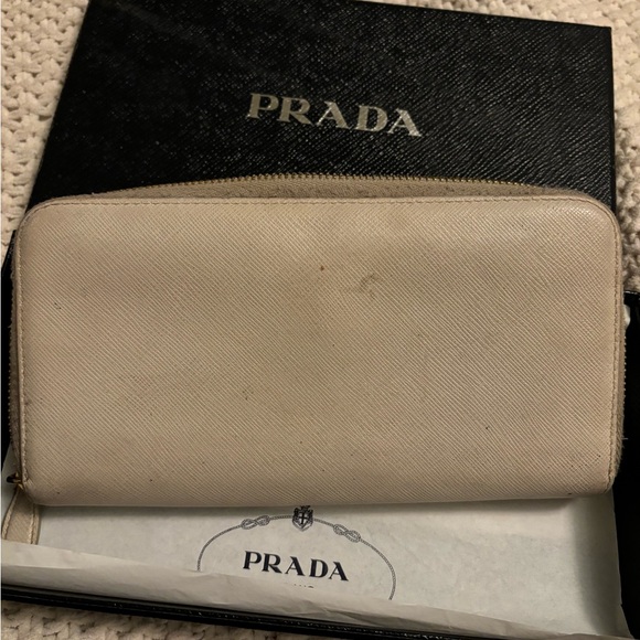 Prada wallet cream authentic - Picture 5 of 5